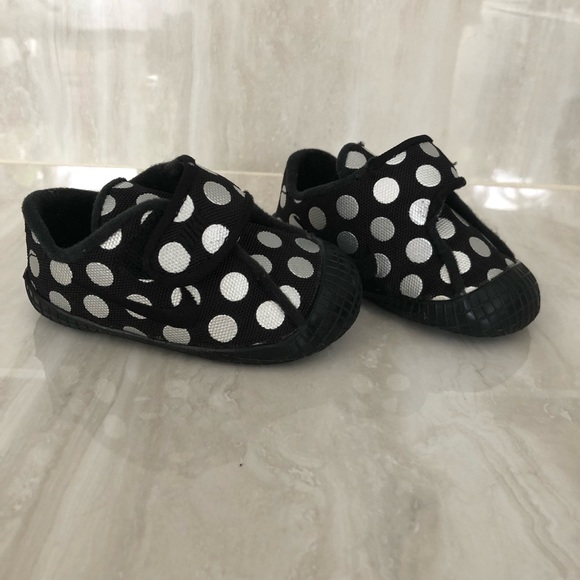 infant black nike shoes